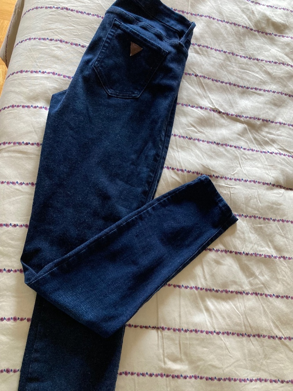 Guess Power Curvy Mid Dark Wash Jeans 29